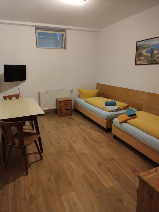 Pension Dorfstrasse 6 Stetten  Pokoj fotografie