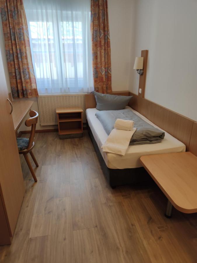 Pension Dorfstrasse 6 Stetten  Pokoj fotografie